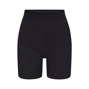 NWOT SKIMS seamless sculpt mid thigh short size small